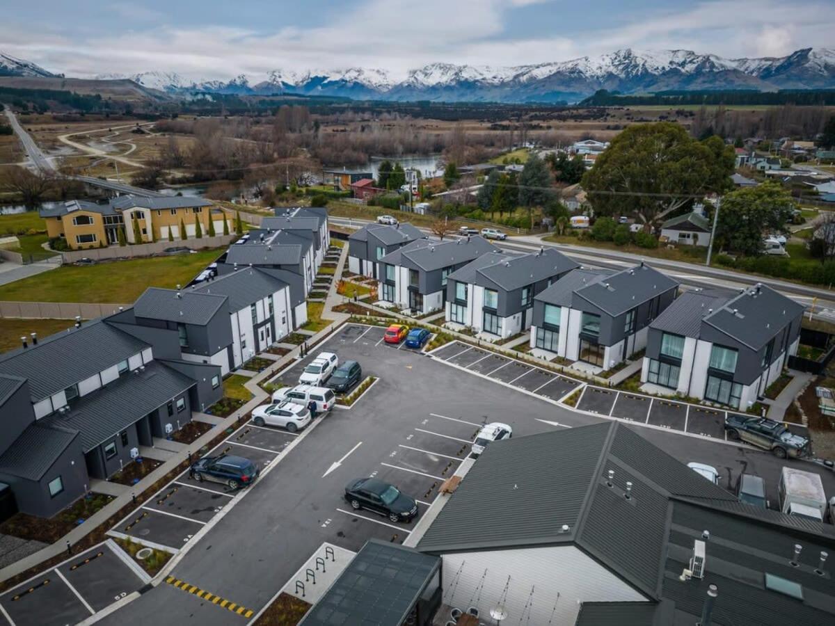 Albert Town Wanaka Riverside Townhouse Retreat מראה חיצוני תמונה