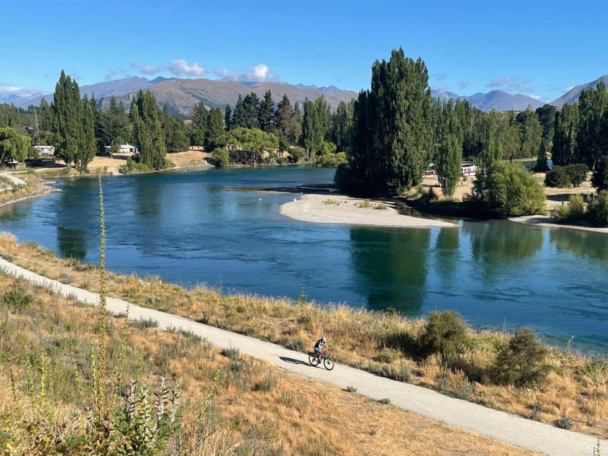Albert Town Wanaka Riverside Townhouse Retreat מראה חיצוני תמונה